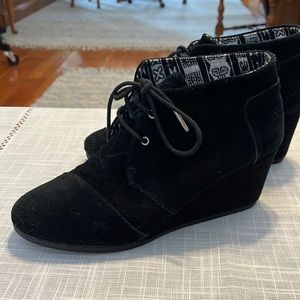 Toms Women's Desert Black Suede Lace-up Short Wedge Ankle Booties Size 10